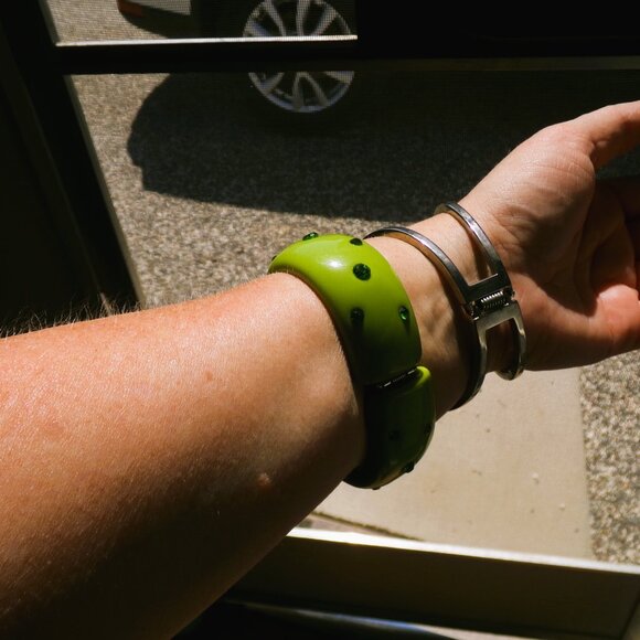 Vtg. Set of 2 Hinged Bracelets - Picture 3 of 3